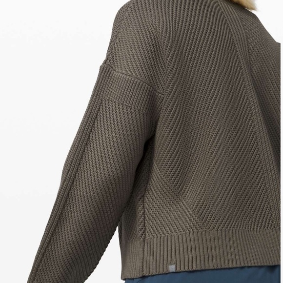💥SOLD💥 lululemon ‘new heights sweater’ in grey sage - Picture 4 of 8